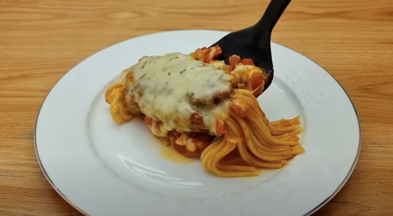 спагети с кайма и сос