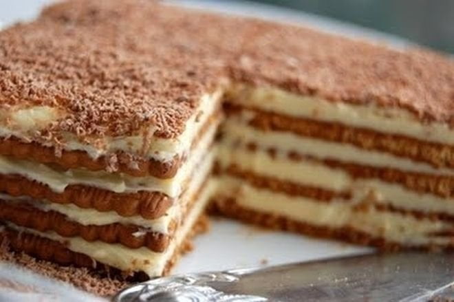 Вкусна бисквитена торта с баварски крем
