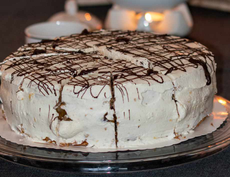 Най-лесният десерт: Лятна торта с много малко съставки